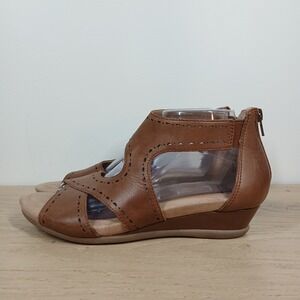 Earth Pisa Tauao Sandals Women 9.5 Brown Leather Wedge Cutout Comfort Boho